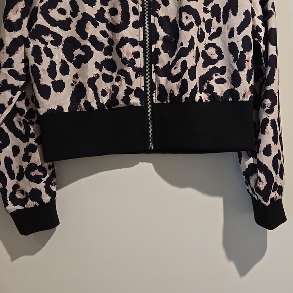 SHEIN black tan white animal print zip up cropped top. Size medium. - Picture 3 of 6